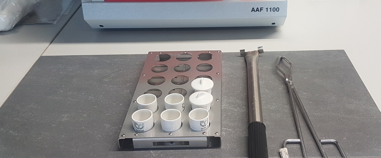 Tiegel Trägerblech für Ofen